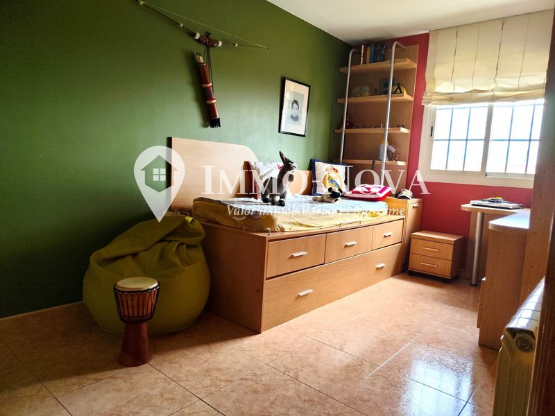 Foto ddc8803a-8e23-420b-a3f3-e64d8b1f6ca5. Casa adossada amb xemeneia calefacció aparcament a Mataró