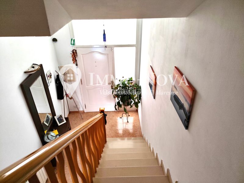 Foto fa587b61-b339-4b57-99bd-67fa8d381195. Casa adossada amb xemeneia calefacció aparcament a Mataró