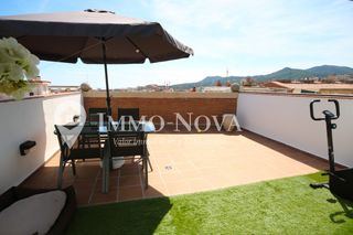 Triplex  Carrer àngel guimerà. Tríplex de 165 m² con dos terrazas privadas