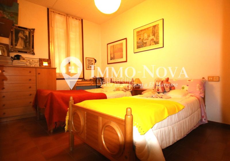 Foto 9aa5c6ff-fb9b-4ec2-8c85-45cff309c1da. Casa adossada a Eixample Mataró