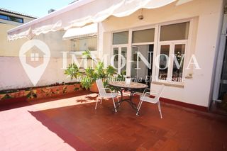 Casa adosada  Carrer de la riera. Exclusiva residencia con jardín privado y garaje para varios veh
