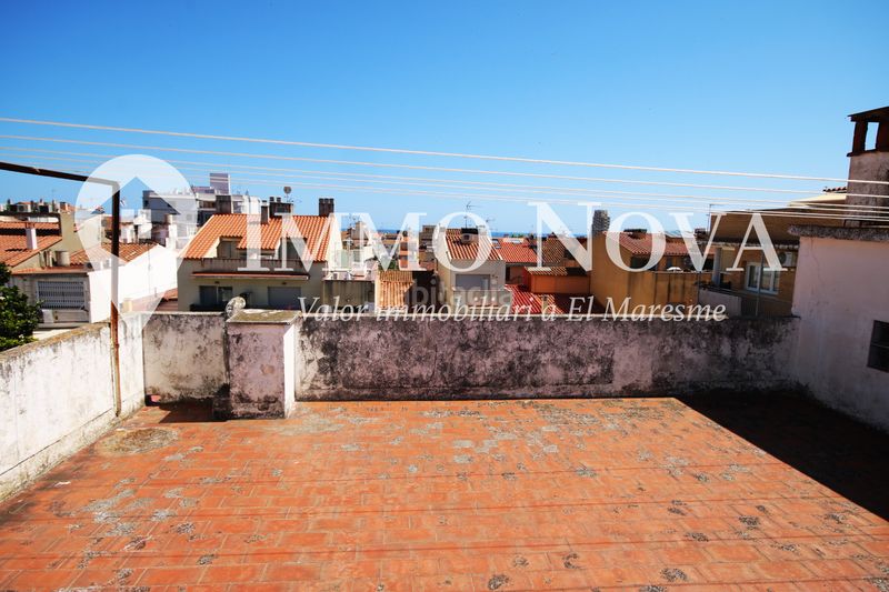 Foto 5829143b-7d8b-4cc2-8ec7-84dd1ef7b8de. Casa adossada amb calefacció aparcament a Centre Mataró