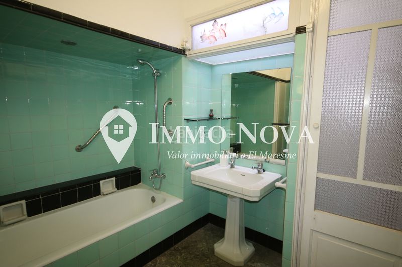 Foto e70124b5-7442-4a21-8c5b-f07a18c4a876. Casa adossada amb calefacció aparcament a Centre Mataró