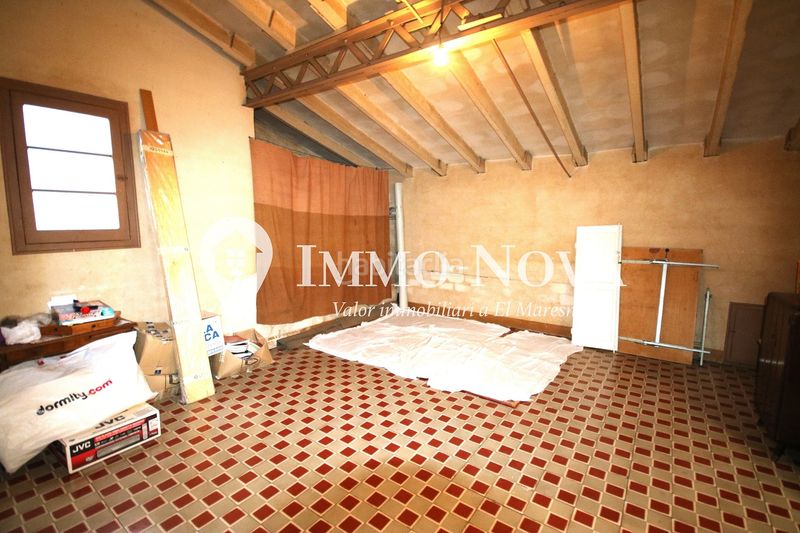 Foto f8448ad3-40bf-4e47-b695-9d30221f3d1c. Casa adossada amb calefacció aparcament a Centre Mataró