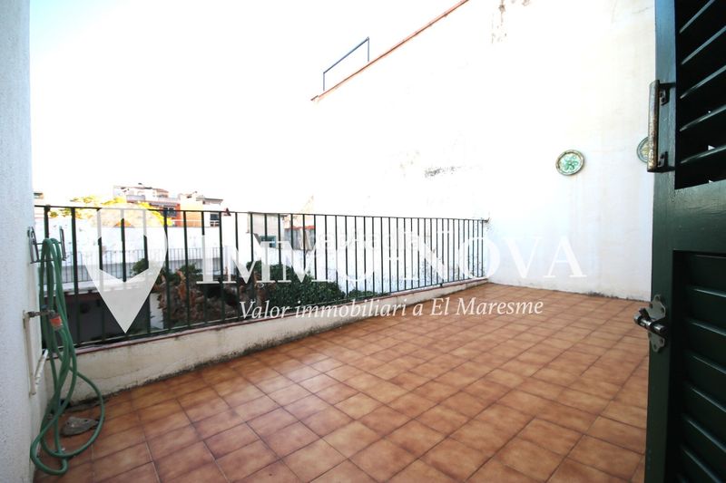 Foto ba932f23-8e1c-4214-96b7-8124ea22d43c. Casa adossada amb xemeneia aparcament a Centre Mataró