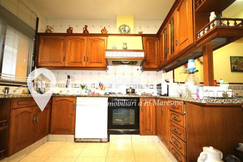 Foto f4e6ca6c-c834-4cbc-8fba-96c430a948c9. Casa adossada amb xemeneia aparcament a Centre Mataró