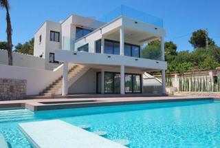 Xalet a Cala Advocat-Baladrar. Villa de lujo en benissa