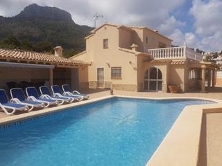 Xalet  Urbanizacion la canuta. Villa ubicada en una zona soleada a tan solo 2 km de la playa de