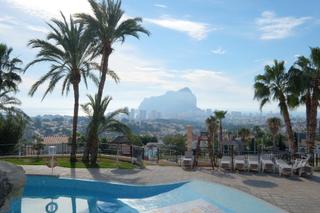 Casa adossada a Cometa. Estupendo bungalow en calpe