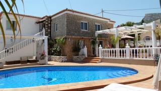 Building in Benicolada - Las Adelfas