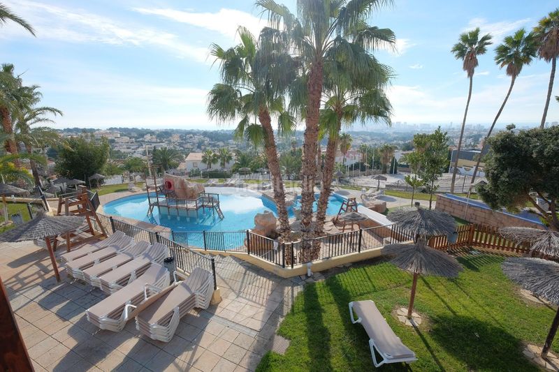 Foto 3b3413b4-92dd-43d6-8fbd-ff938ec3e7b7. Casa adossada amb aparcament piscina a Cometa Calp