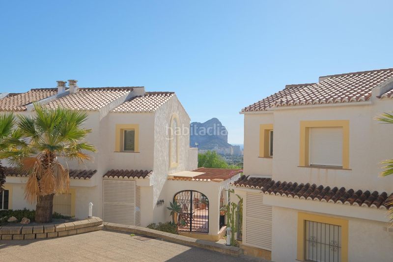 Foto 8aada6f0-fc1f-47fe-a8f9-4e5502f7d02d. Casa adossada amb aparcament piscina a Cometa Calp