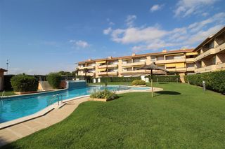 Apartament a Carrer assutzena 51. Apartamento con jardín privado a 100 m de la playa de l’estartit