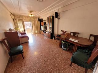 Apartament a Plaza de Toros-Avenida Chapí-Trinquete. Frente a jardín de la música