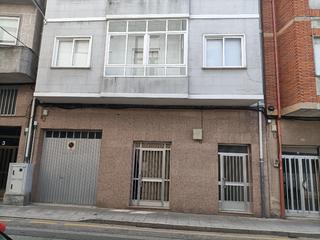 Casa aparellada a Xinzo de Limia. Muy cerca de oficina de abanca