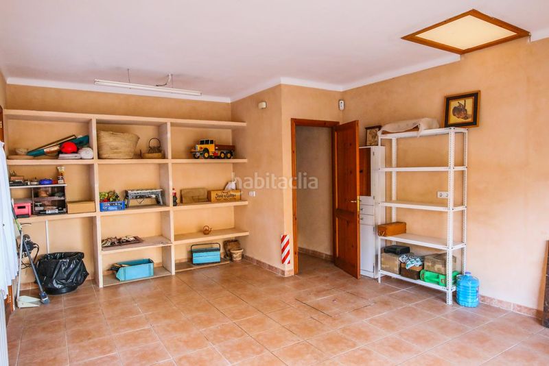 Foto 368f77c6-3940-4958-8c4d-65b46a1378ea. Casa aparellada a Campos poble Campos
