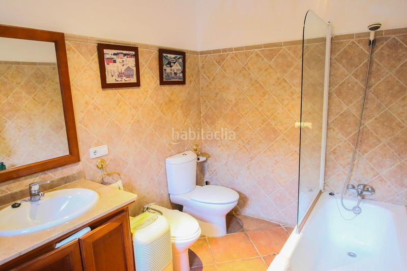 Foto 39a00022-d7db-4d17-9483-b44c30d6a662. Casa aparellada a Campos poble Campos