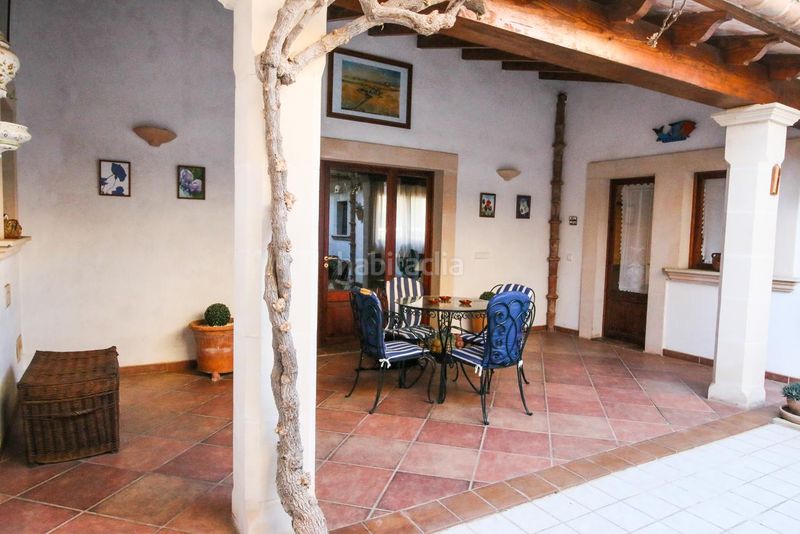 Foto c8f259d4-6035-4bd4-83d6-39a337891856. Casa aparellada a Campos poble Campos