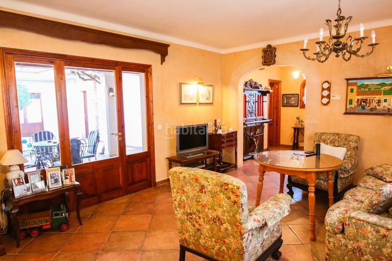 Foto efc1d68f-62ec-42e0-8fd2-1506b218fe32. Casa aparellada a Campos poble Campos