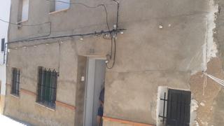 Casa pareada en Higueruela. Cerca de la iglesia y del antiguo ayuntamiento