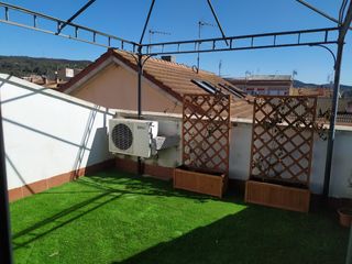 D�plex a Sant Vicen� de Castellet. Cerca estaciones tren y ferrocarril