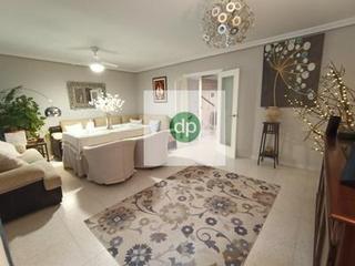 Doppelhaus in Avenida Elvas. Urbanización guadiana, próximo al parque.