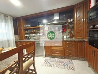Casa aparellada a Avenida Elvas. Urbanización guadiana, próximo al parque.