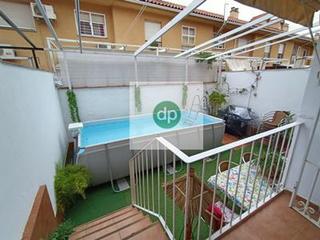 Casa pareada en Avenida Elvas. Urbanización guadiana, próximo al parque.
