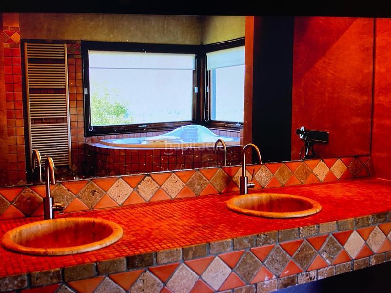 Foto 1190f99d-72ce-4d54-aa74-f0f73e365f0d. Xalet amb calefacció aparcament a Bescanó