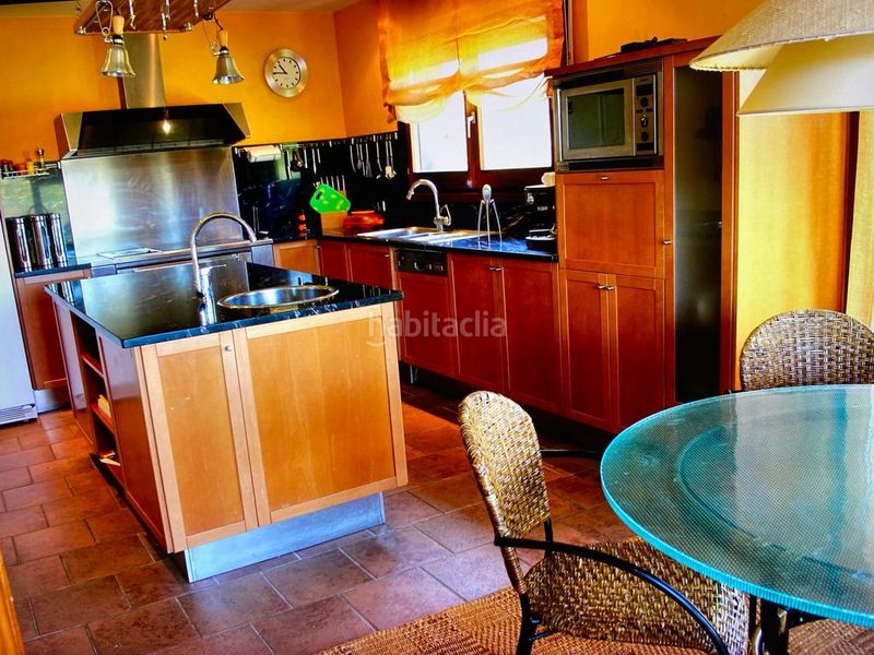 Foto e841d875-cb24-4bd3-9685-a15b1b316c34. Xalet amb calefacció aparcament a Bescanó