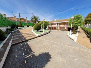 Chalet en Caudete. Avenida las jornetas