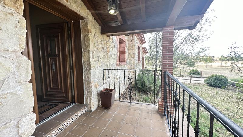 Foto 4c817aaa-b6dc-489c-845e-40408d31cf5b. Masia amb calefacció a Pelayos del Arroyo