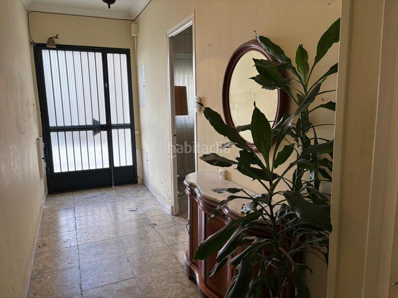 Foto 0b8aa40d-ec52-48da-b13f-4348c5d74854. Casa pareada zona centro muy tranquila y bien comunicada. en Sabadell