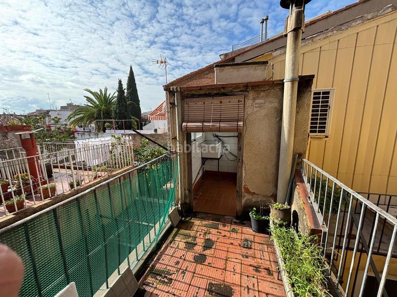 Foto 335dbcc0-1bcc-4f44-b978-1bb6fbfcd148. Casa pareada zona centro muy tranquila y bien comunicada. en Sabadell