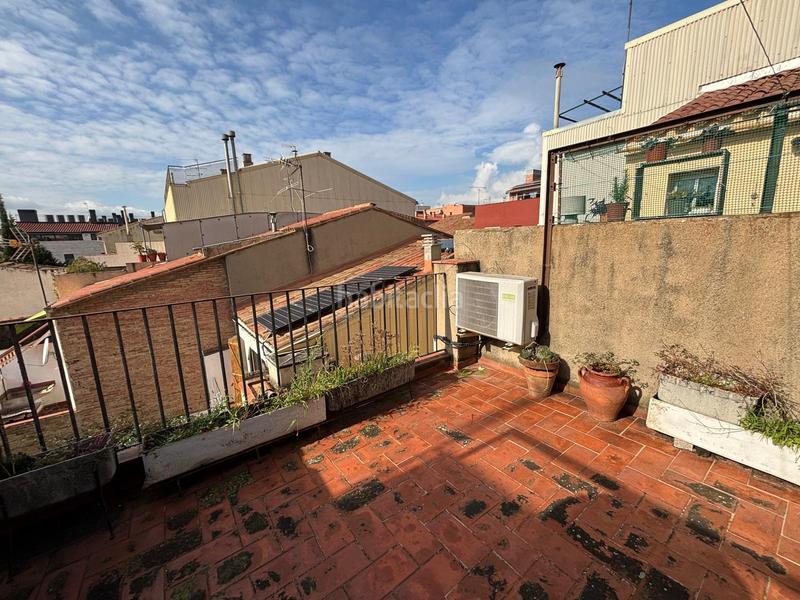 Foto ab0e1d12-0a9b-42cc-a5fd-35aa9a59a37e. Casa pareada zona centro muy tranquila y bien comunicada. en Sabadell