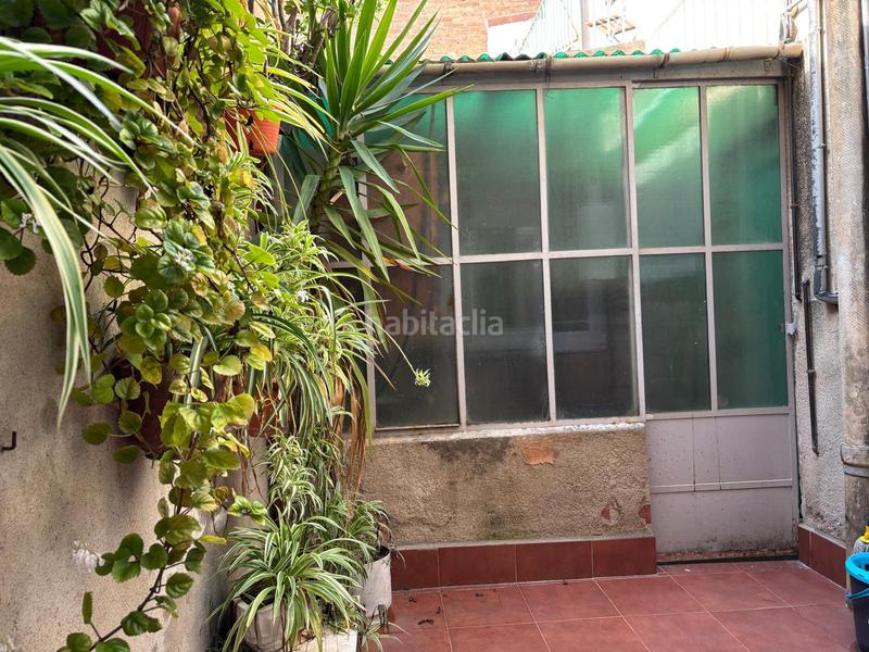 Foto b3368010-32bd-409a-8896-149b596ae533. Casa pareada zona centro muy tranquila y bien comunicada. en Sabadell