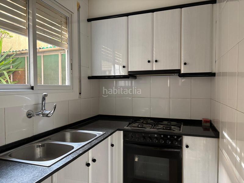 Foto e73bd0d8-1c10-45ad-8e7e-8b37ef8239d2. Casa pareada zona centro muy tranquila y bien comunicada. en Sabadell