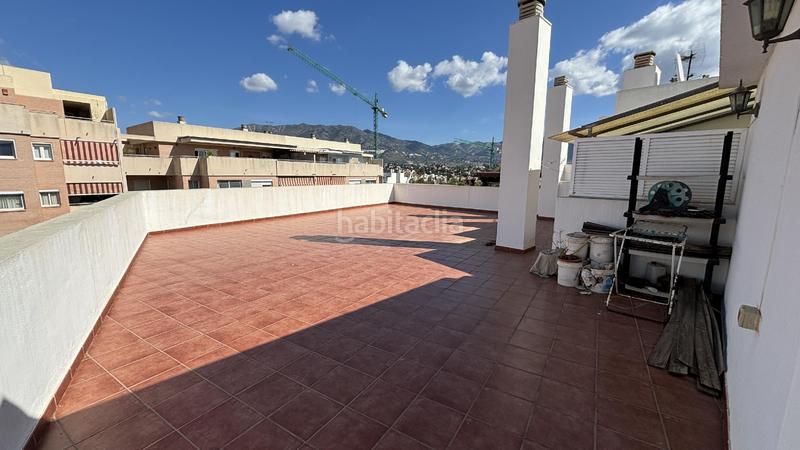 Foto 0aa440b5-ee9d-44b7-b94d-967fe86556b5. Ático la zona tiene todos los servicios a mano en Mijas