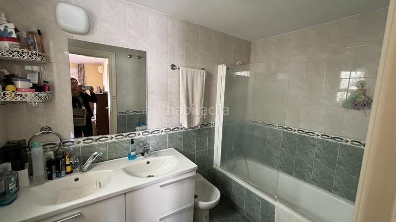 Foto 102c47ff-7192-462d-8e0d-8d2f949573e8. Ático la zona tiene todos los servicios a mano en Mijas