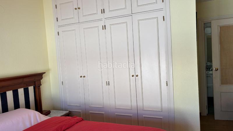 Foto 64a46efb-767c-4ef7-a5c1-b910d1795e28. Ático la zona tiene todos los servicios a mano en Mijas