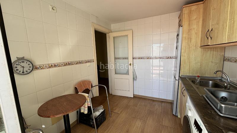 Foto aec29a35-628c-48fa-b5a6-8bb496fbce02. Ático la zona tiene todos los servicios a mano en Mijas