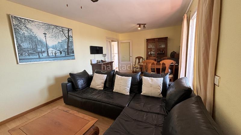 Foto f0d755f6-69e6-4298-944f-8319dd271022. Ático la zona tiene todos los servicios a mano en Mijas