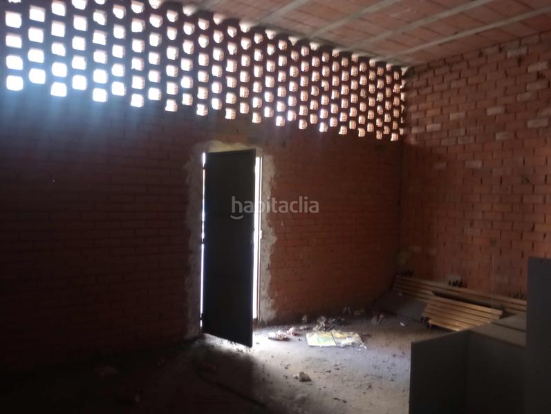 Foto 6a522cce-bf27-4d34-8f08-8a1f4fdb0f58. Alquiler local comercial zona en expansión, muchos servicios y posibilidades en Cáceres