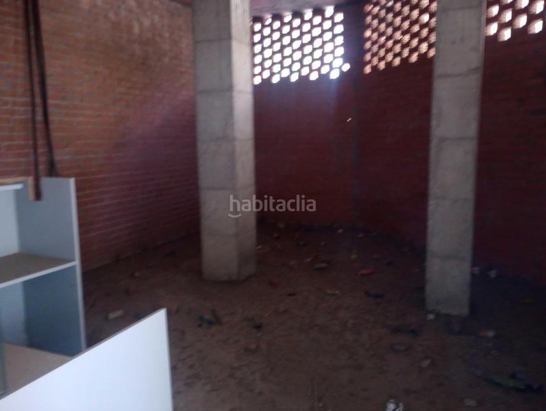 Foto e4b05217-6af9-4caf-b71d-662c48f55921. Alquiler local comercial zona en expansión, muchos servicios y posibilidades en Cáceres