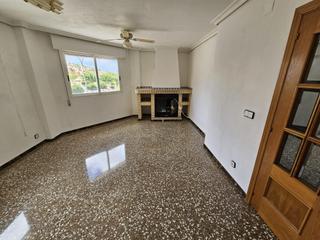 Casa aparellada a Petrer. Vivienda unifamiliar adosada en petrer, zona la foia