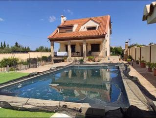 Xalet a Baeza. Chalet en zona residencial las montalvas.