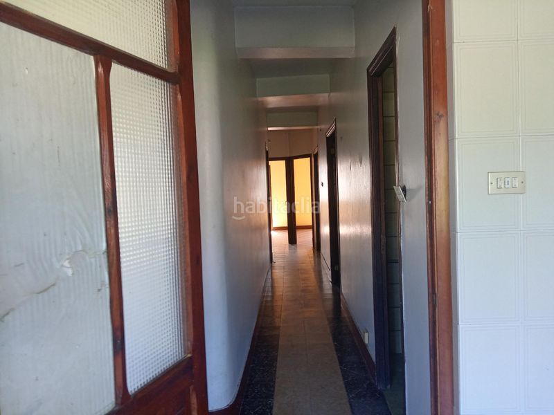 Foto 1e0d2ff5-7be3-4b81-bb0b-1c40e1e84c26. Casa aparellada amb aparcament a Cee
