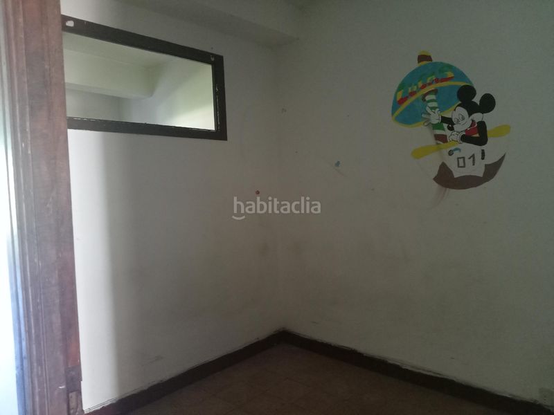 Foto 706fea65-31bb-40e0-9252-428a4896a39a. Casa aparellada amb aparcament a Cee