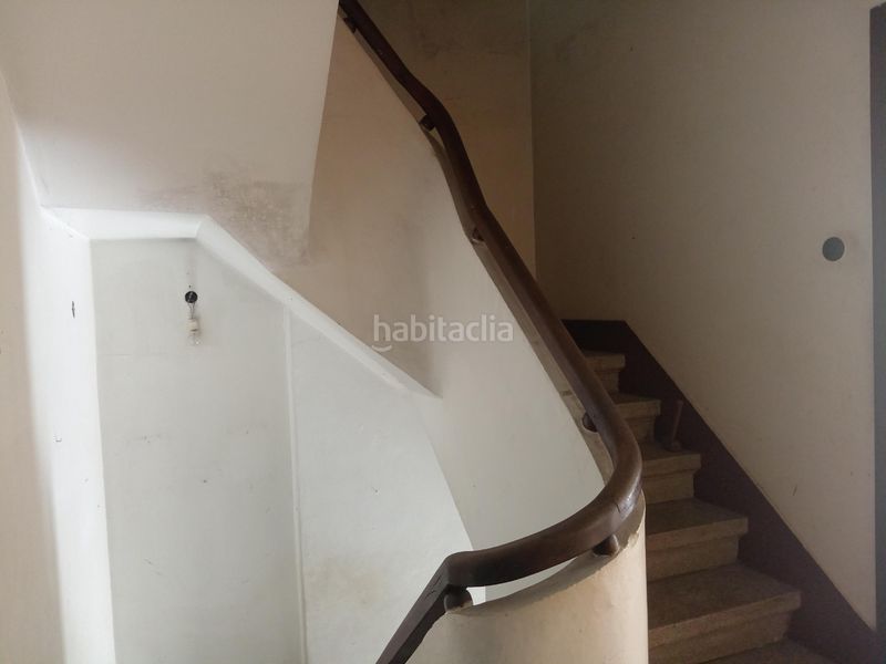 Foto f1a93ee4-a101-430a-a78e-8809ad122180. Casa aparellada amb aparcament a Cee