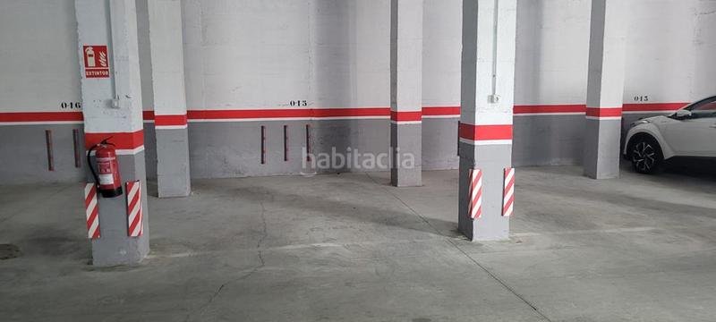 Foto e69daeea-2849-43fb-846f-177549ca3e51. Parking coche es un parquimg público en el centro . en Baeza